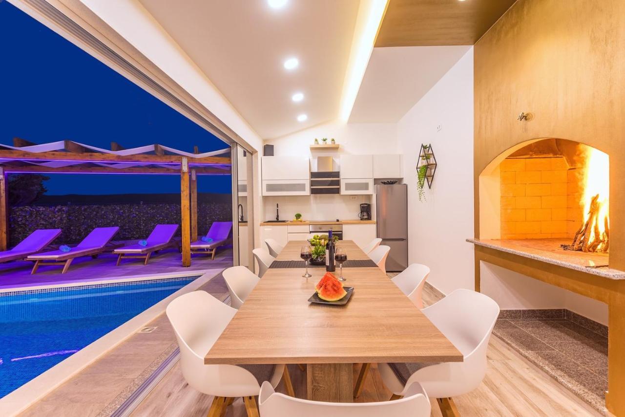 Villa Matan - Only 200M From The Sandy Beaches, Private 28M2 Pool Omiš Exterior foto