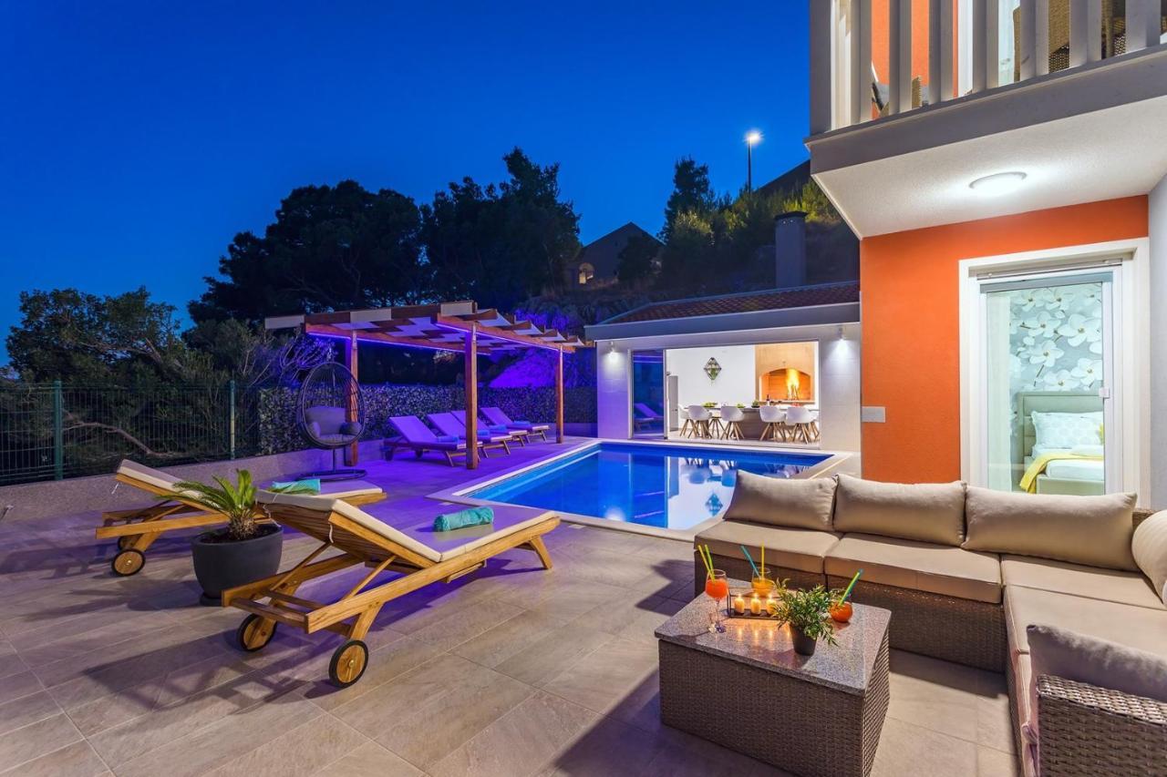 Villa Matan - Only 200M From The Sandy Beaches, Private 28M2 Pool Omiš Quarto foto