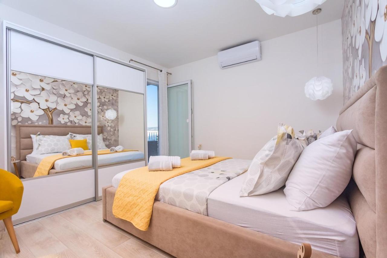Villa Matan - Only 200M From The Sandy Beaches, Private 28M2 Pool Omiš Quarto foto